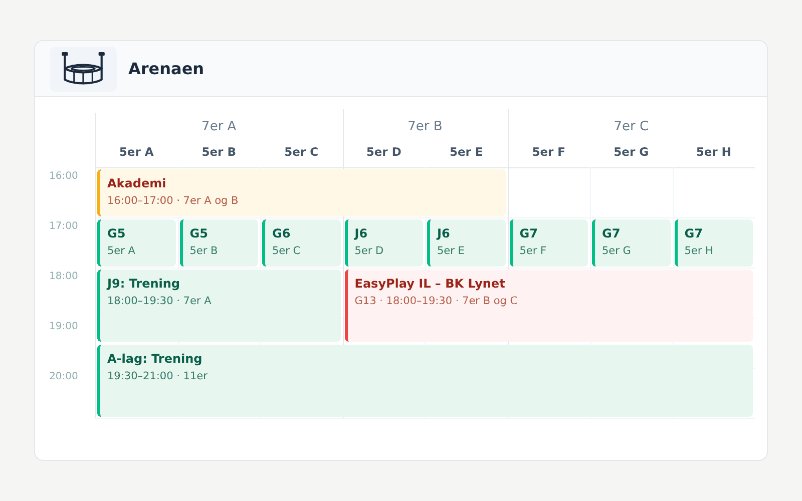 Kalender for arenaen delt i 7er- og 5er-soner, med treninger og kamp på hele eller deler av banen